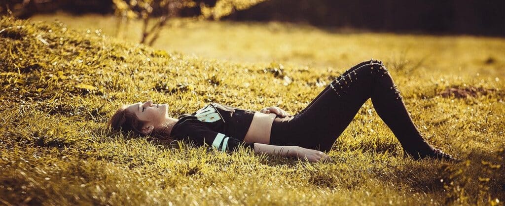 girl-lying-on-the-grass-g2a3011fb0_1280